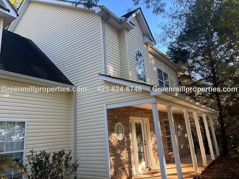 2210 Red Tail Ln