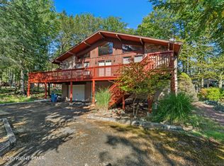 7261 Long Pine Dr, Tobyhanna, PA 18466