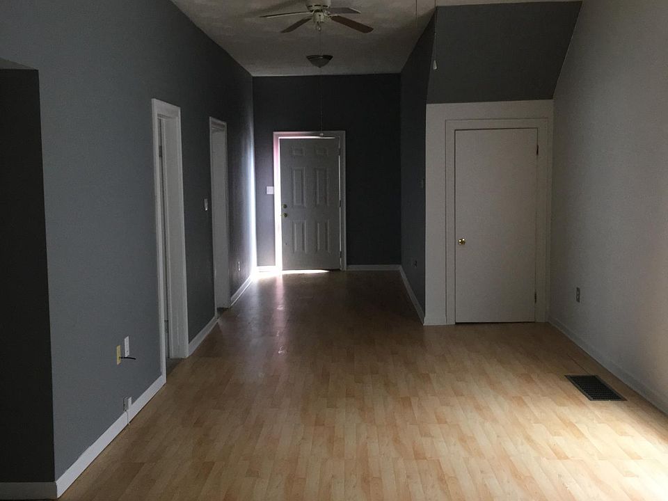 2nd image of 2122-2124 Woodlawn Ave