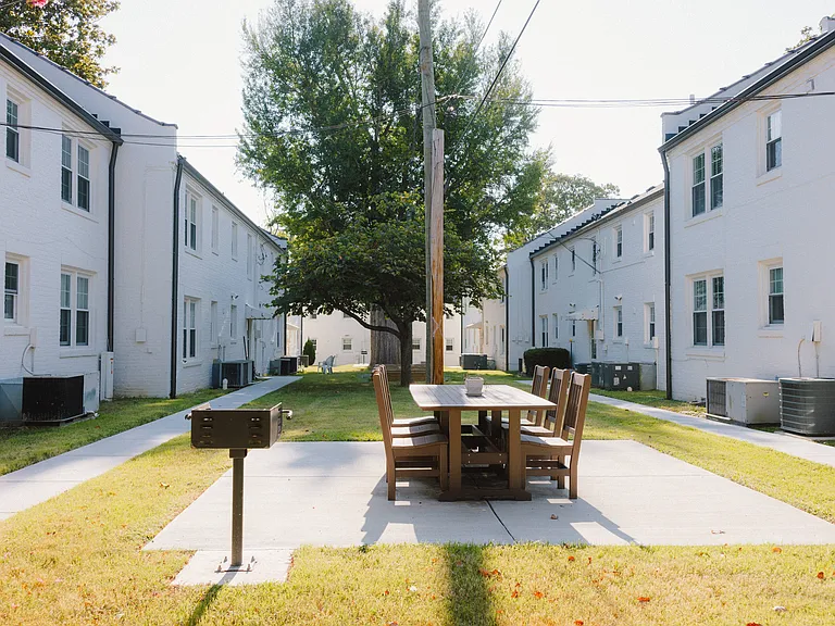 12 South Magnolia — Photo 16