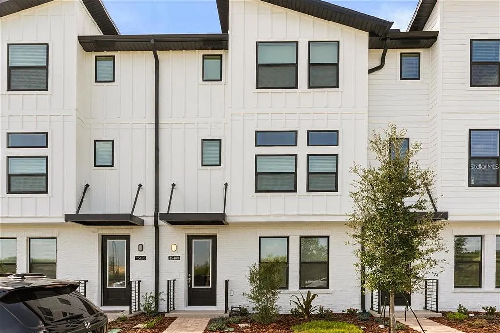 3 bed, 3.5 bath, 2072 sqft, $3,150 — Photo 1