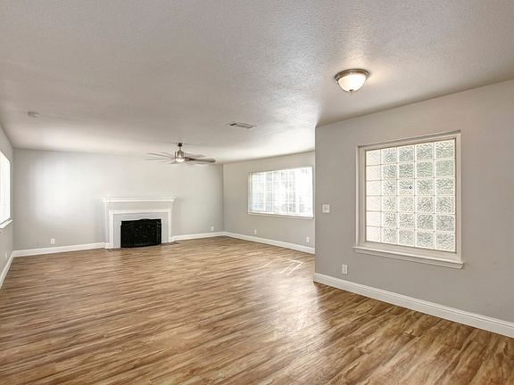 4th image of 3391 Albany Way