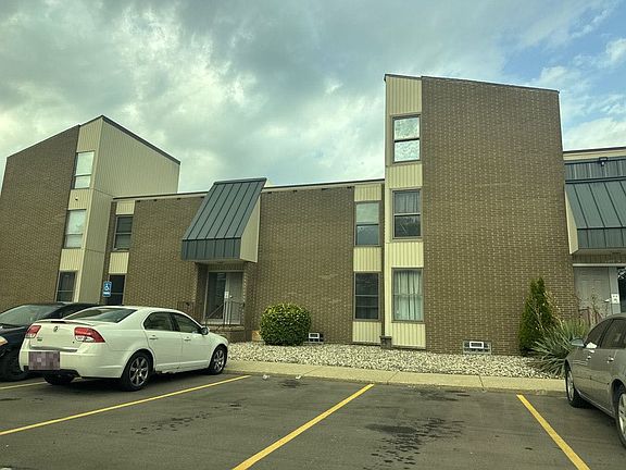 3rd image of 29 Dickinson St Unit H