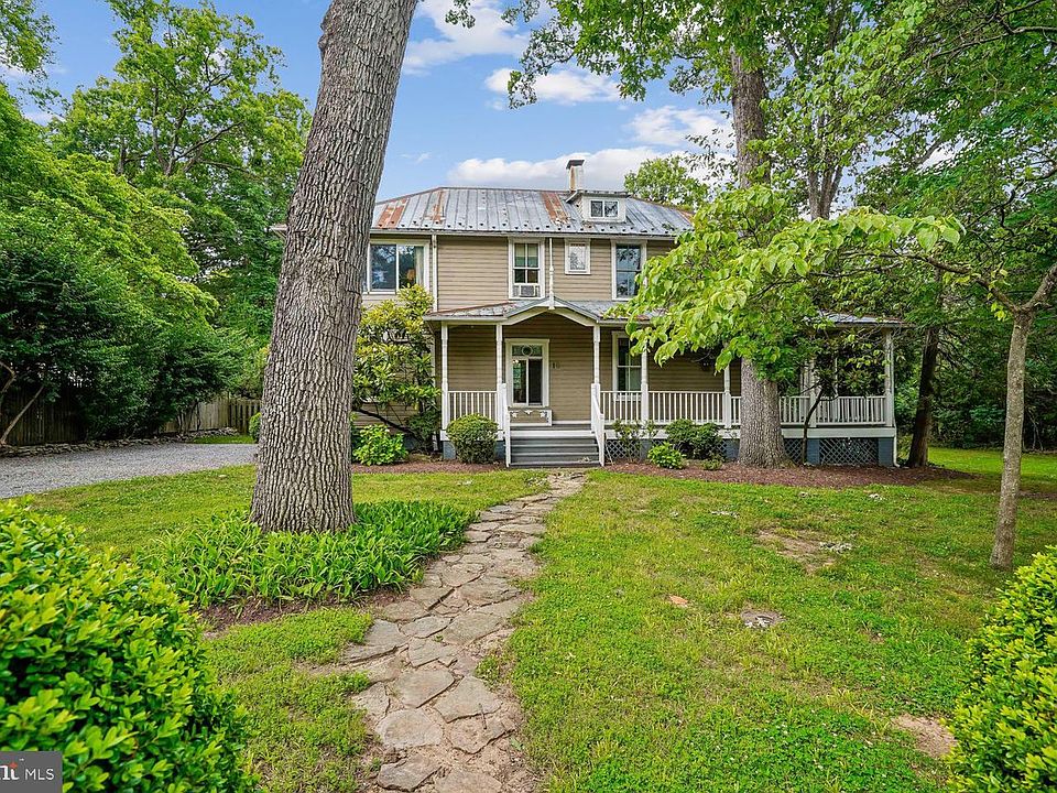 1st image of 16 Maple Ave