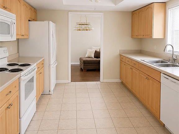 5th image of 1840 ASTER DRIVE