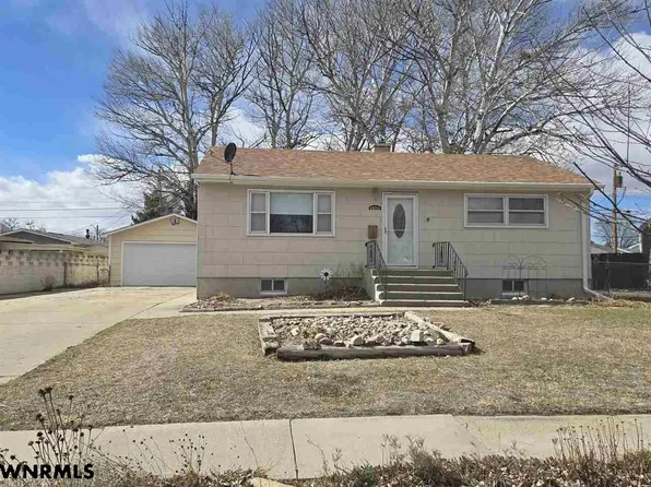 1326 Avenue L, Scottsbluff, NE 69361