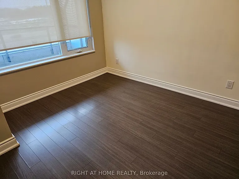 325 S Park Rd #511 — Photo 10