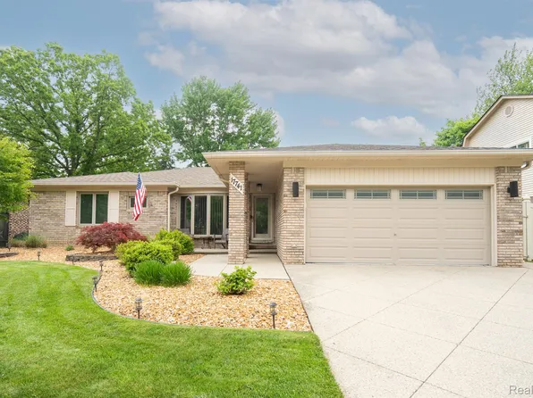 17741 Fox Glen Dr, Riverview, MI 48193