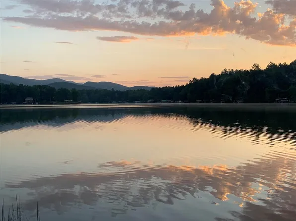 905 Point Pl, Tamassee, SC 29686
