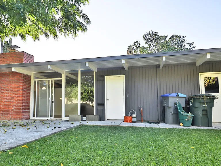 2467 Alvin St — Photo 32