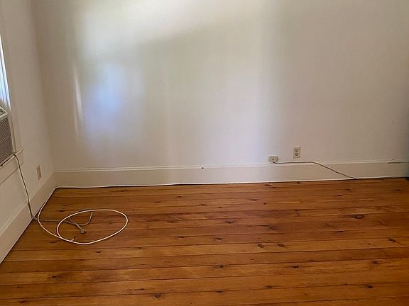 3rd image of 1122 Ontario St