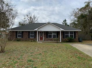 1265 Louise Ln, Hinesville, GA 31313