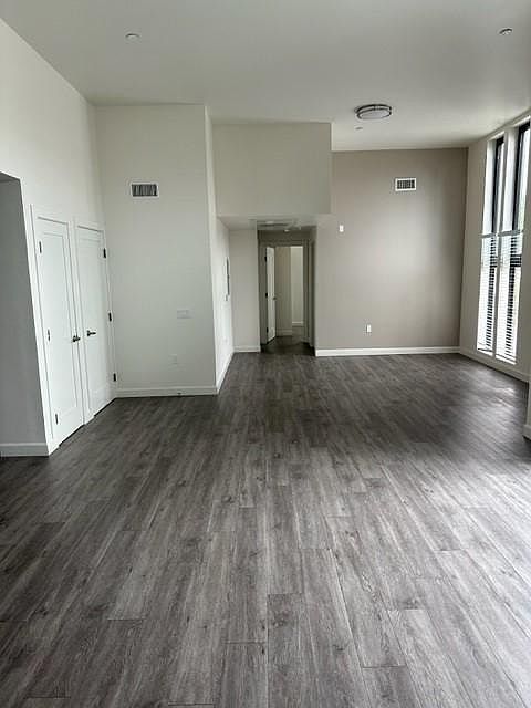 1st image of 12203 Moorpark St #208