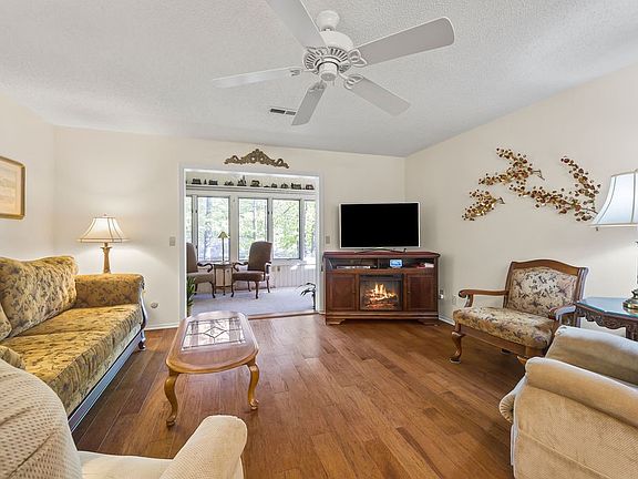 2nd image of 1 Kingsbury Dr