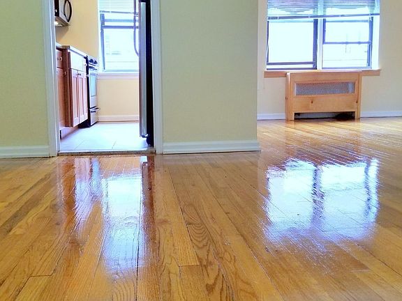 3rd image of 424 W 205th St APT 3B