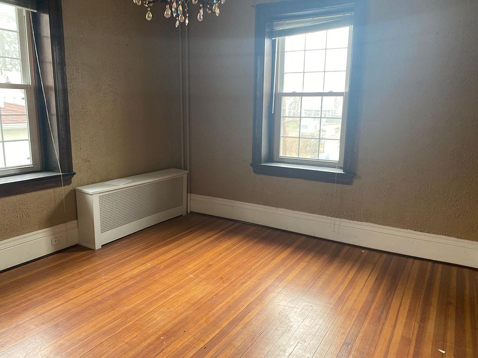 1st image of 21 Fort Putnam St #102