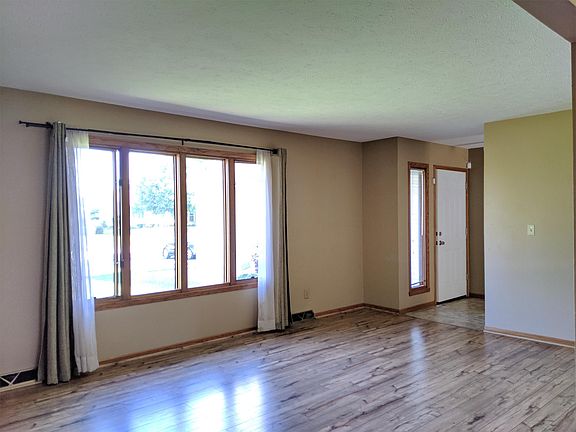 3rd image of 7023 Thomas Dr