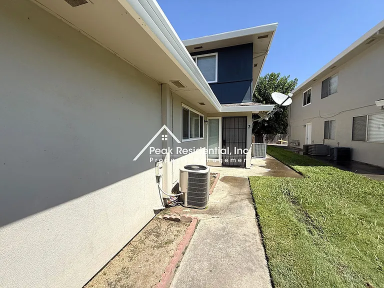 4525 Greenholme Dr #3 — Photo 2