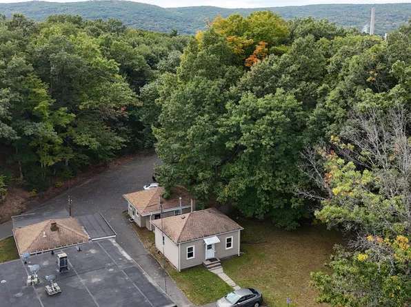 900-15 Middle St, Bristol, CT 06010