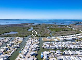 3904 Dewberry Ln, Saint James City, FL 33956