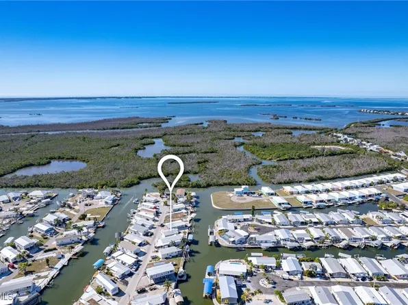 3904 Dewberry Ln, Saint James City, FL 33956