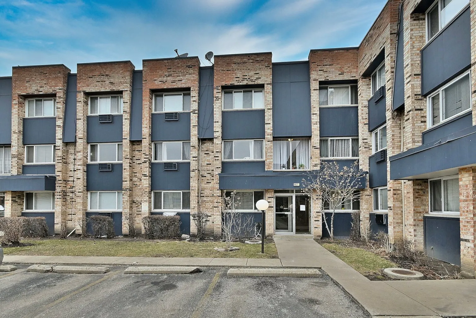 8637 1/2 W Foster Ave APT 1B photo 1