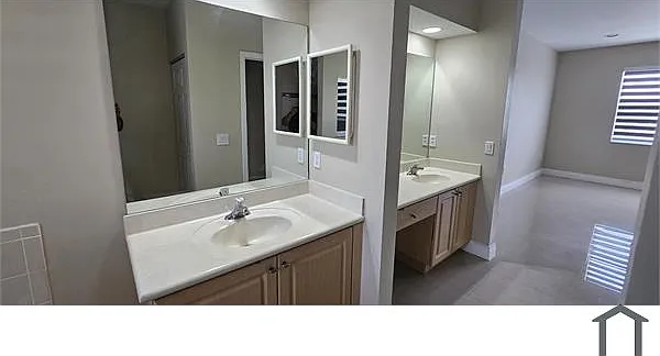 5 bed, 2552 sqft, $4,000 — Photo 4
