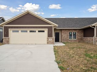 166 Mulberry Dr SE, Cascade, IA 52033