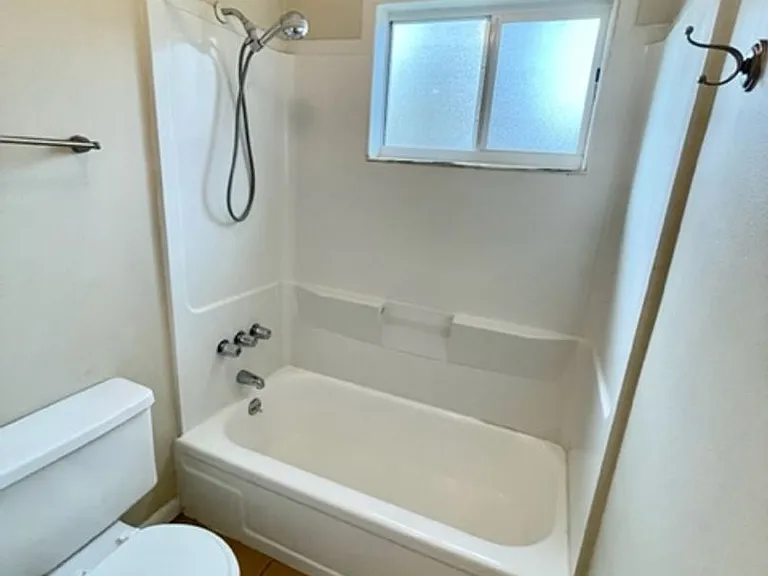 611 Carnathan Ct — Photo 9