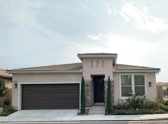 1311 E Via Azzurra Way photo 1