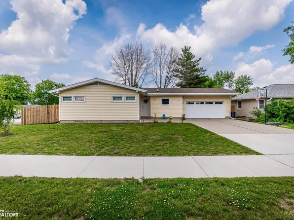 307 Edgeland Dr, Marshalltown, IA 50158
