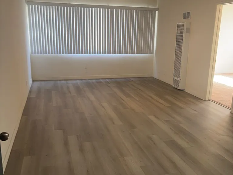 10300 National Blvd — Photo 2