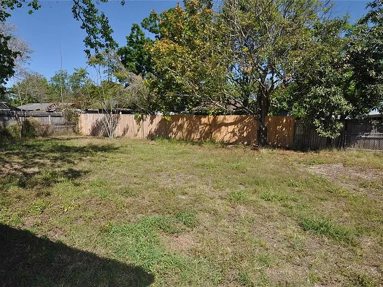 1743 Avenue C NE — Photo 14