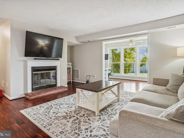 10105 Oakton Terrace Rd, Oakton, VA 22124