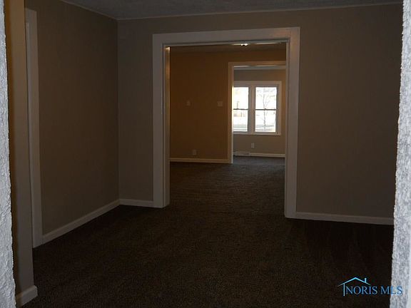 5th image of 827 Scott St