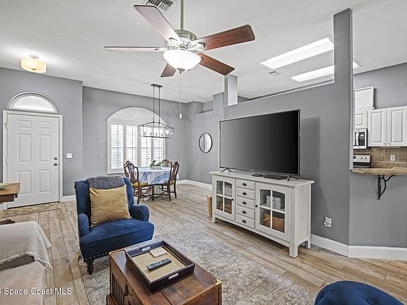 3rd image of 472 Arbor St