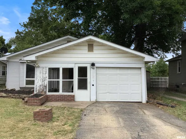 152 N Oak St, Farmington, IL 61531