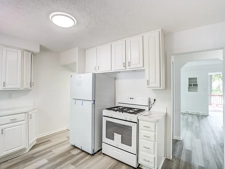 217 Grand Blvd — Photo 22