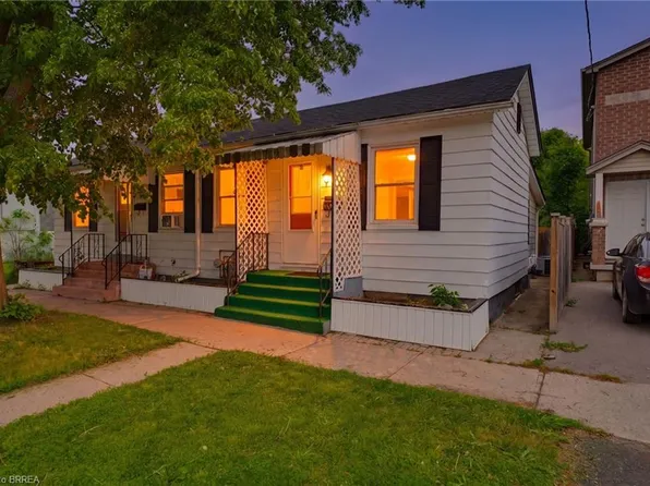 12 Marlborough St, Brantford, ON N3T 2R8
