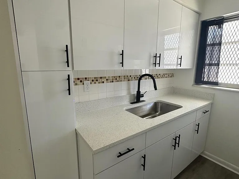 932 S B St #3 — Photo 4