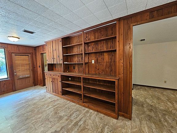 4th image of 1601 NW 6th Ave
