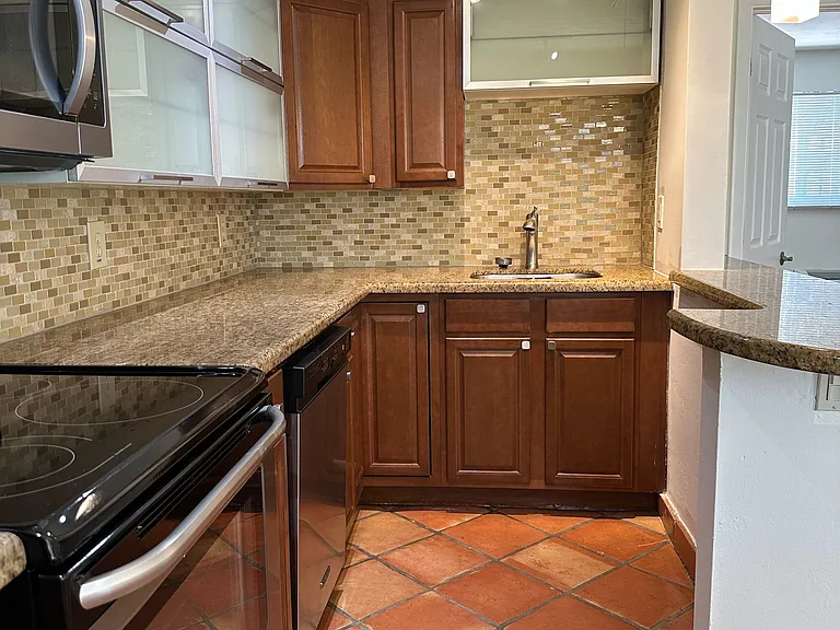 1324 NE 16th Ave #2 — Photo 8