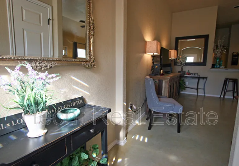 151 Joanne Cv — Photo 3