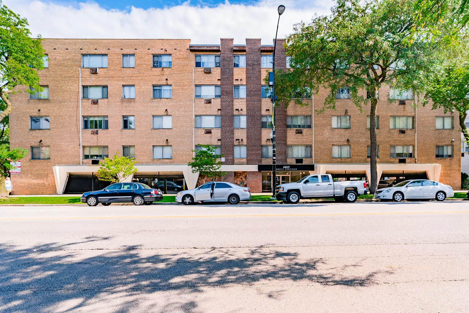 6825 N. Sheridan Rd — Photo 2