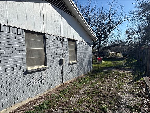 3rd image of 322 S 3rd