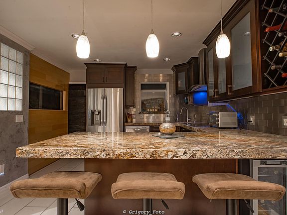 4th image of 1934 Missouri St Unit 3