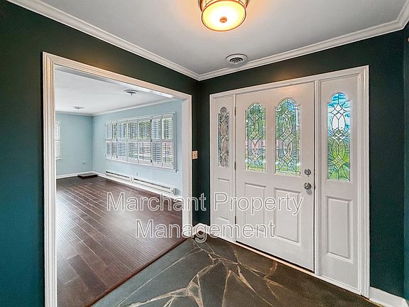 3rd image of 809 Butler Springs Rd
