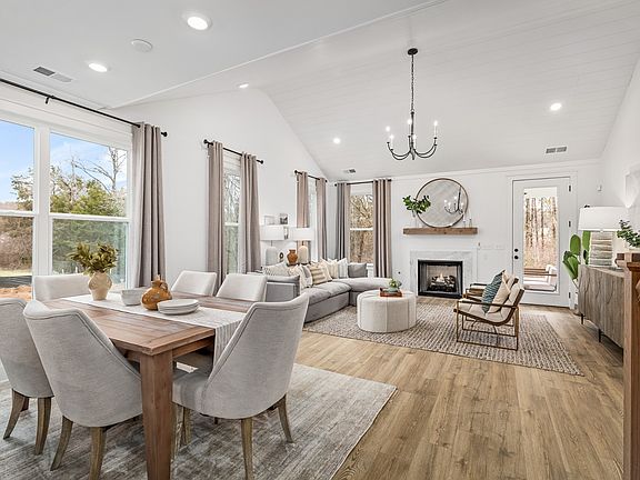 3rd image of 309 Mammoth Trce