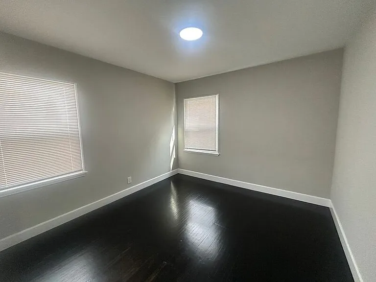 1323 S Highland Ave — Photo 12