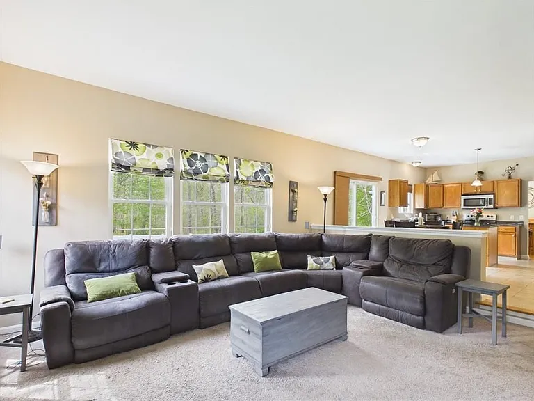 23 Beechwood Hollow St — Photo 17